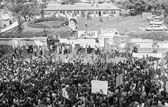 نقش امام خميني در مديريت بحران گروگانگيري در لانه جاسوسي آمريكا بخش اول