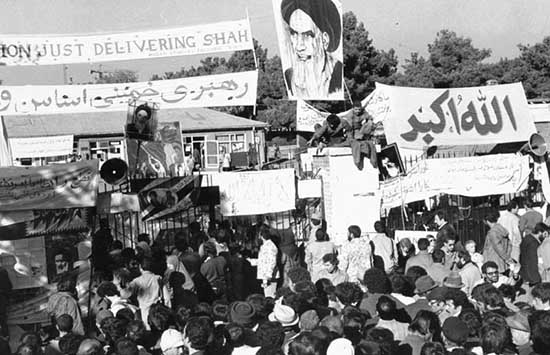 چرا جریان تسخیر لانه جاسوسی آمریکا در تهران 444 روز طول کشید ؟