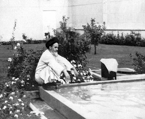 از حبس به حصر؛ ماجرای انتقال امام خمینی از پادگان عشرت آباد به قیطریه در سال 42