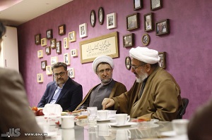 نشست نقد و بررسی «کتاب الف لام خمینی»