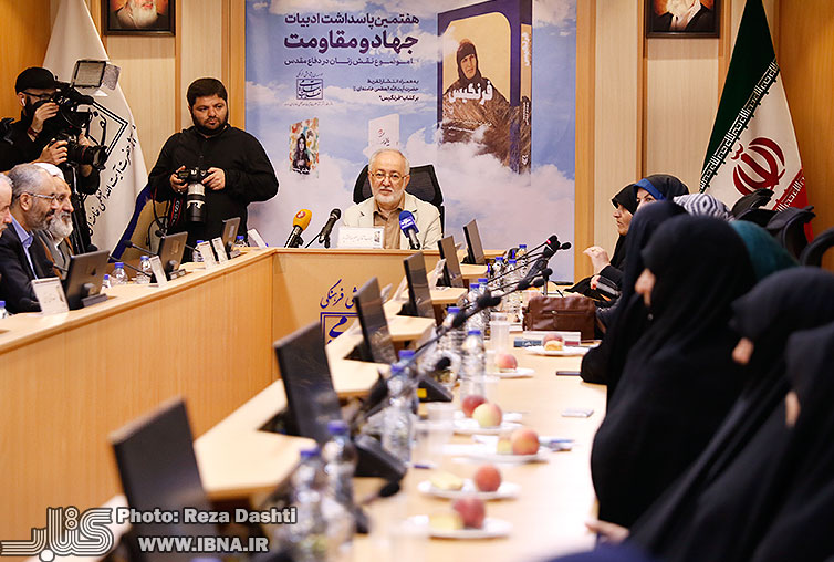 در رونمایی از تقریظ رهبری بر کتاب «فرنگیس»